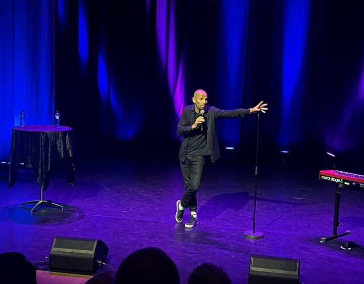 STJERNE: Jonas Kinge Bergland kniver med Dr. Otker med å være Norges mest populære lege, og stod på scenen i 2024-utgaven.