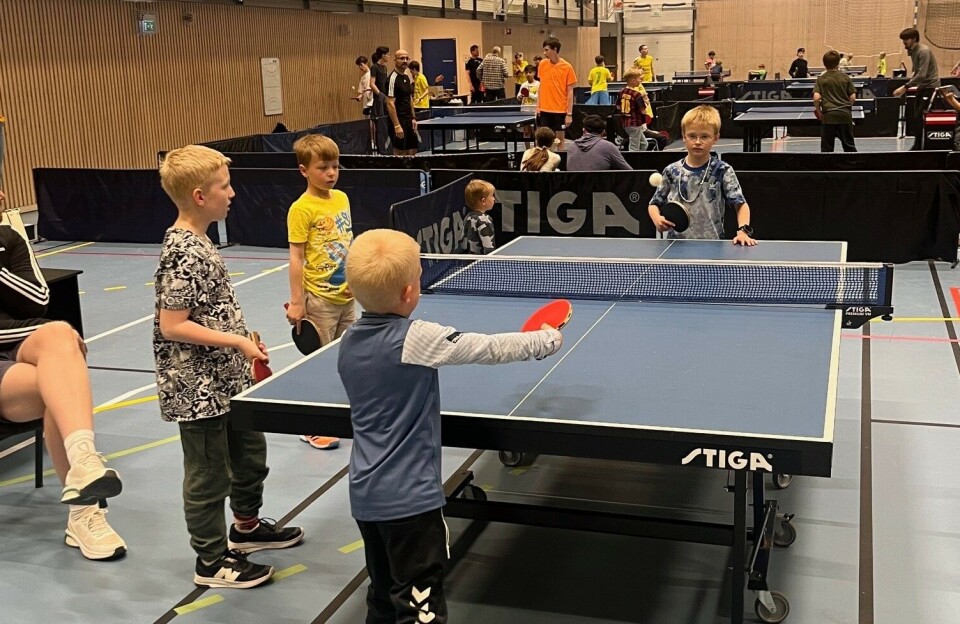 MYE MORO: Yrende liv og herlig stemning i Østre Greverud Idrettshall på åpen bordtennisdag på fredag.