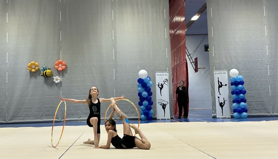 FORNØYDE: Merich Sezgin (10) og Sofiia Gorelik (11) fra konkurransepartiet var fornøyd med sin duo.