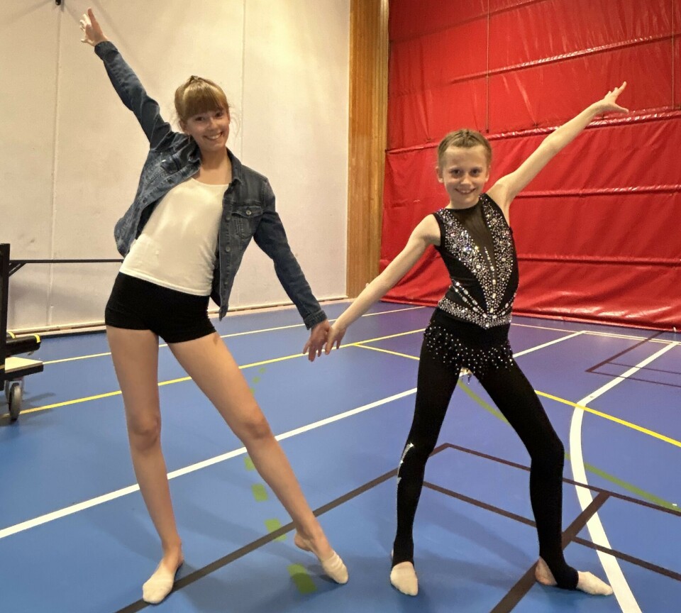 KLARE FOR KONKURRANSE: Fride Vaagland og Emilie Rideng er konkurranseutøvere og har en sterk pallplass i duo i Norges største RG-stevne å se tilbake på i år.
