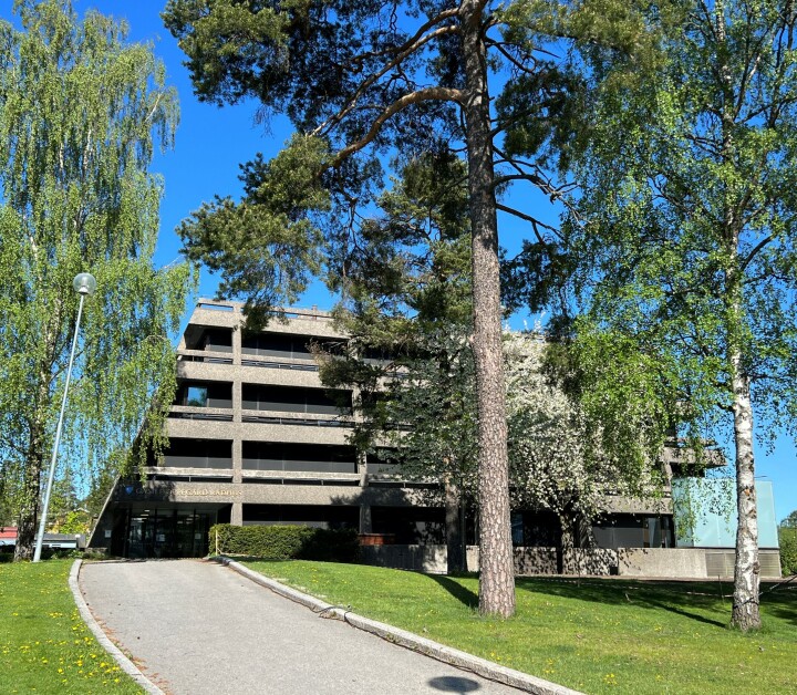 MAKTENS SENTRUM: Det er her kommunestyremøtet finner sted fra onsdag klokken 09.00