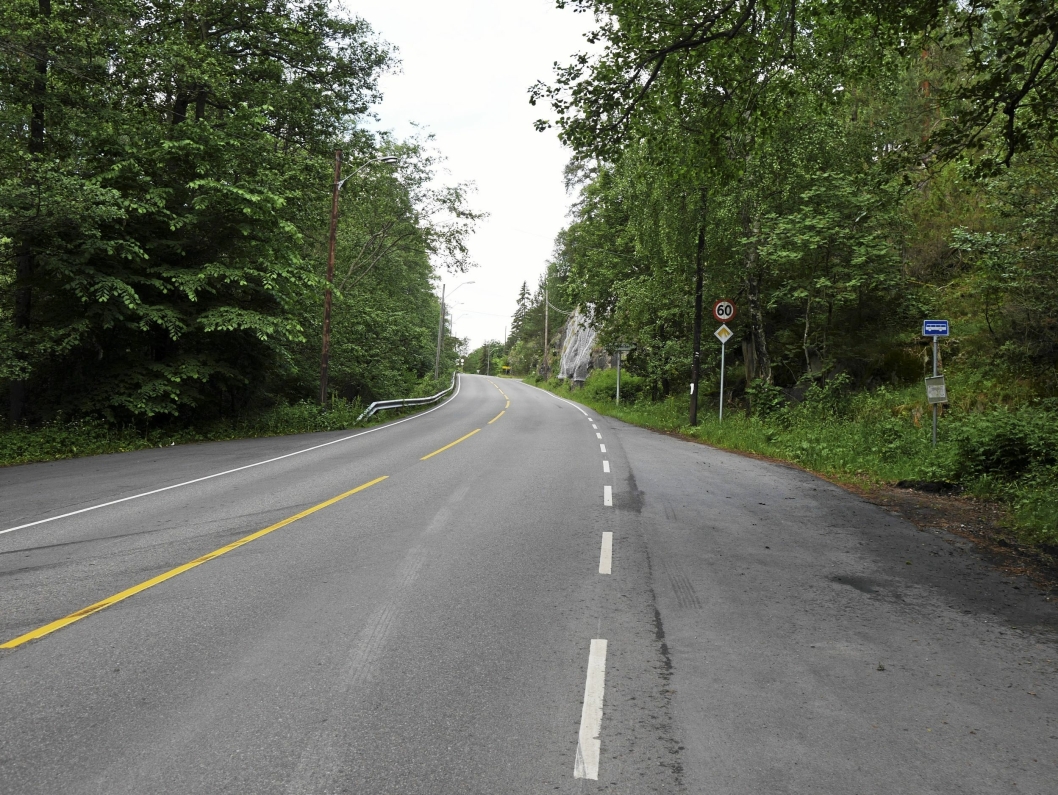 KORT VEI: Stien ved kommunegrensen fører deg fra Gamle Mossevei til Trollåsen på noen få minutter.