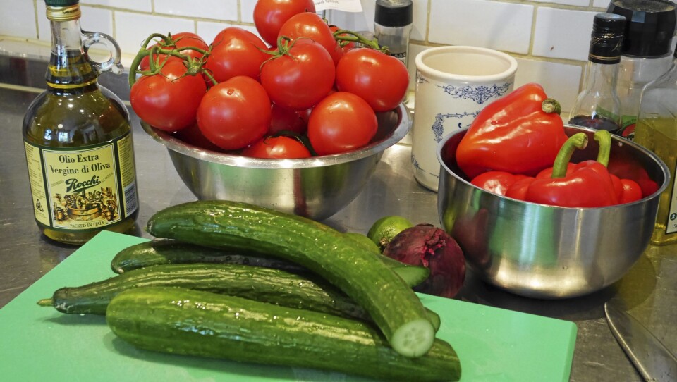 GODE RÅVARER: Skal du lage Cecilies sommersuppe, må du være nøye med å plukke gode råvarer. GODE RÅVARER: Skal du lage Cecilies sommersuppe, må du være nøye med å plukke gode råvarer.