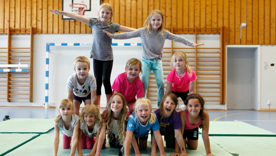 STORKOSER SEG: Takket være Oppegård Kulturskole, ble sommerferien både lærerik og morsom for disse og mange andre barn denne sommeren.