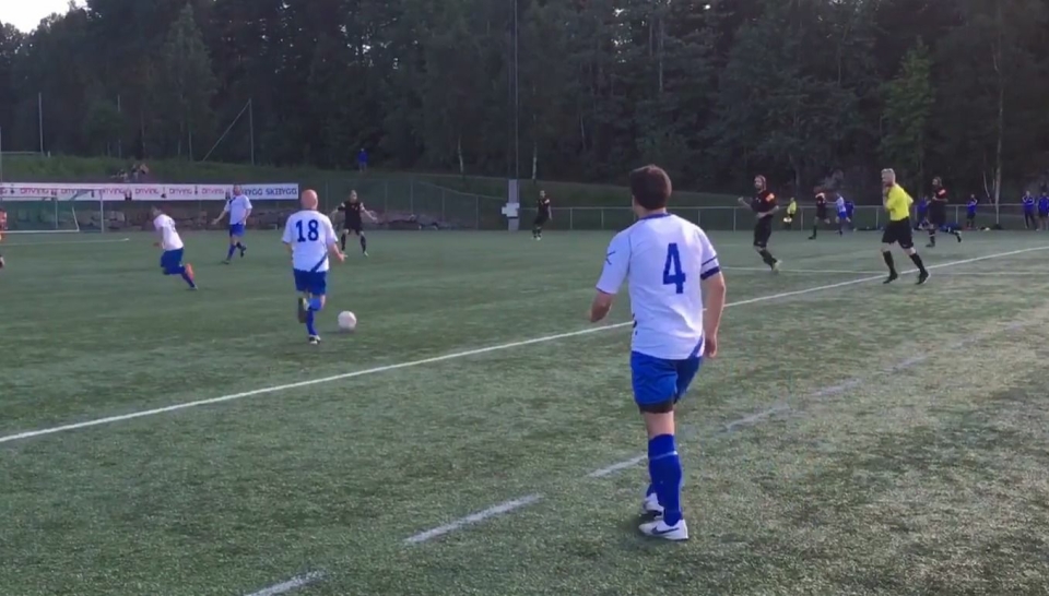 BEDRE ENN I FJOR: A-laget viser gode takter i årets sesong. Her spiller de mot Lille Tøyen i starten av sesongen, en kamp de vant 2-1.