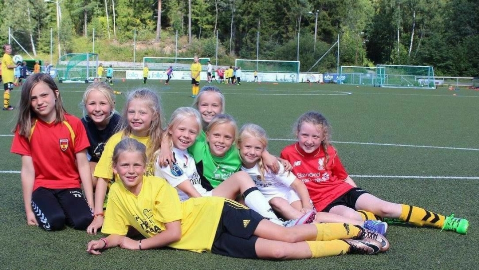 STORKOSTE SEG: Denne gjengen var noen av de totalt 140 barna som deltok på årets Autoria Fotballskole i regi av Oppegård IL.