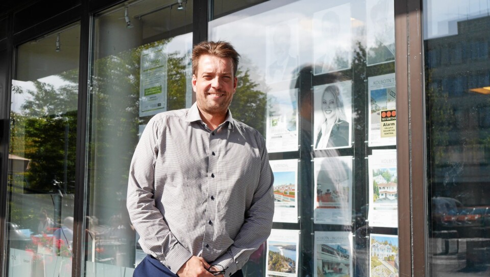 SMILER BREDT: Bjørn Vidar Lazar Btraathen, Eiendomsmegler MNEF i DnB Eiendom SMILER BREDT: Bjørn Vidar Lazar Btraathen, Eiendomsmegler MNEF i DnB Eiendom