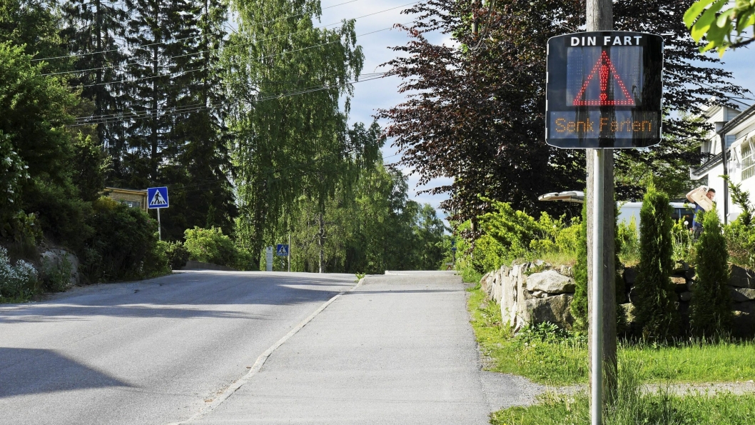 GODT TILTAK: En hastighetsdisplay, satt ut av kommunen i Holbergs vei i slutten av mai, var et godt fartsreduserende tiltak.