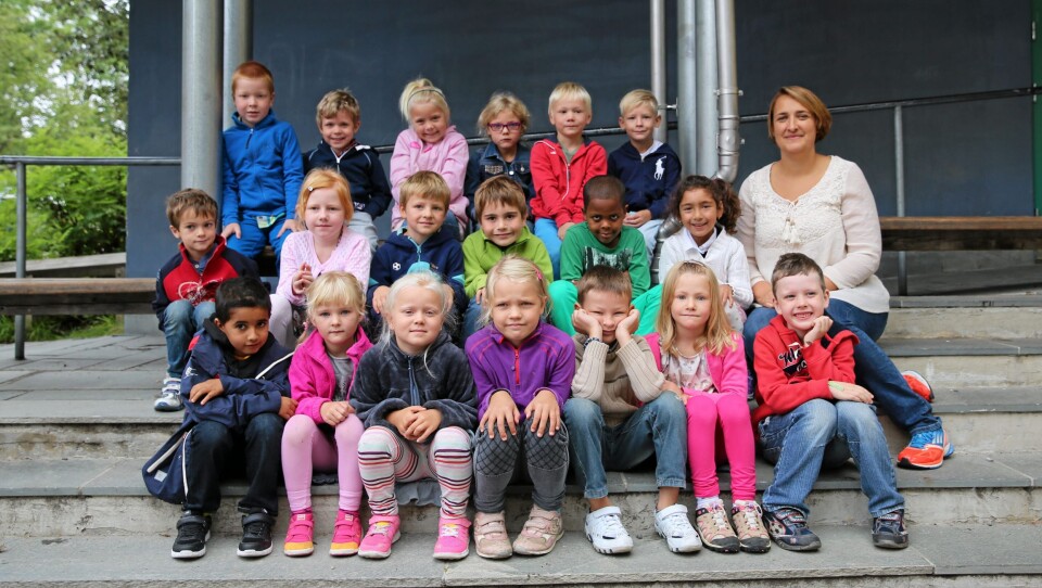 2014 KOLBOTN SKOLE – BLÅ GRUPPE: Bak f.v: Jonas Fjeldheim Aamoth, Edvard Bergmo, Sina Marie Frogner, Cornelia Skjæran Gaustad, Håkon Tornås Hagbø, og Lars KasanderHofstad-Ekornesvåg. I midten: Oscar Jareld Jørgensen, Pernille Kristine Kagnes, Lars Østby Kinge, Axel Aga Lombard, Yonis Sicid Moalim ogMelina Morik. Foran f.v: Adam El Moussaoui, Emma Møglestue-Haugseth, Ebba Lovisa Niss, Agnes Reid, Dovydas Skebas, Victoria Solheim ogBjørn Mathias Elia Støylen. Ikke tilstede under fotograferingen: Maria Sarastuen-Fermor. Kontaktlærer Grete Westgaard. 2014 KOLBOTN SKOLE – BLÅ GRUPPE: Bak f.v: Jonas Fjeldheim Aamoth, Edvard Bergmo, Sina Marie Frogner, Cornelia Skjæran Gaustad, Håkon Tornås Hagbø, og Lars KasanderHofstad-Ekornesvåg. I midten: Oscar Jareld Jørgensen, Pernille Kristine Kagnes, Lars Østby Kinge, Axel Aga Lombard, Yonis Sicid Moalim ogMelina Morik. Foran f.v: Adam El Moussaoui, Emma Møglestue-Haugseth, Ebba Lovisa Niss, Agnes Reid, Dovydas Skebas, Victoria Solheim ogBjørn Mathias Elia Støylen. Ikke tilstede under fotograferingen: Maria Sarastuen-Fermor. Kontaktlærer Grete Westgaard.