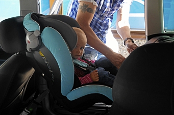 Slik sikrer du barnet ditt riktig i bilen