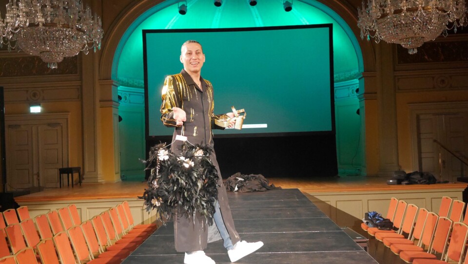 GLITRER: Designer James Lazar Braathen, her fotografert i forbindelse med et moteshow i april i år, gir alt for å oppnå sin drøm om å leve av designene sine. Nå har det virkelig begynt å røre seg for Sofiemyr-mannen, og plaggene hans blir mer og mer lagt merke til.
