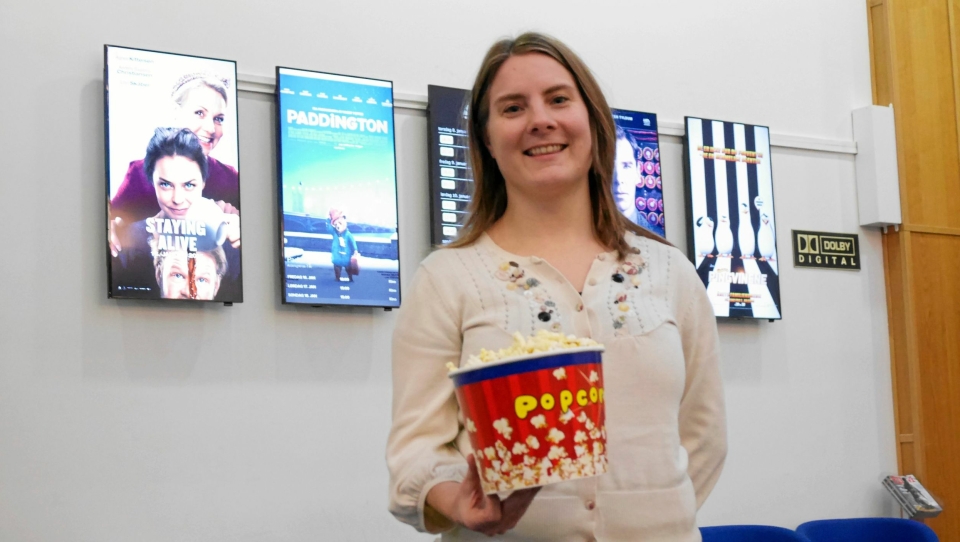 – VELKOMMEN PÅ KINO: Kinosjef Lena Sunnby forteller mer om filmene som går på Kolben Kino for tiden.