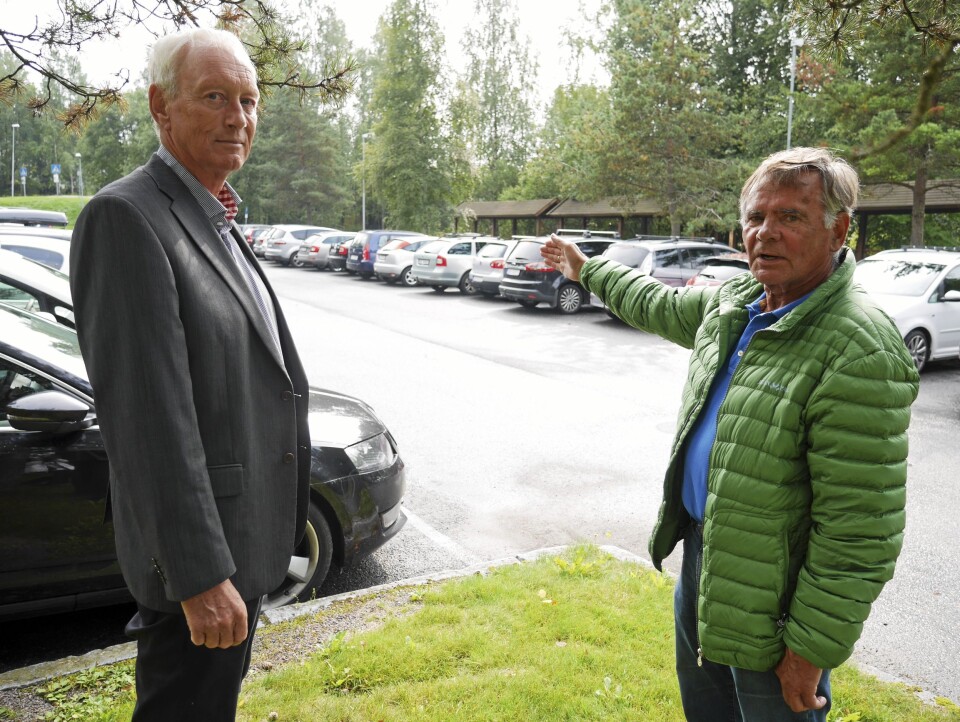 OPPGITTE: Styremedlem Kjell Bjørhei og leder for Myrvoll Vel, Jarle Jodnes er ikke imponerte over dagens P-situasjon på Myrvoll stasjon. OPPGITTE: Styremedlem Kjell Bjørhei og leder for Myrvoll Vel, Jarle Jodnes er ikke imponerte over dagens P-situasjon på Myrvoll stasjon.