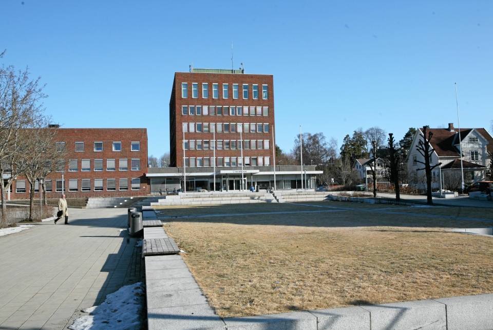 NABO-RÅDHUSET: Slik ser rådhuset i Ski ut i dag.