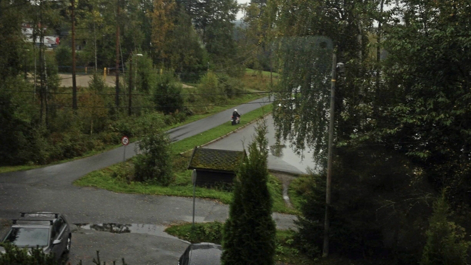 KJØRER ULOVLIG: Mopedistenes hassardiøse ferd på gang- og sykkelveiene på Sofiemyr vekker harme.
