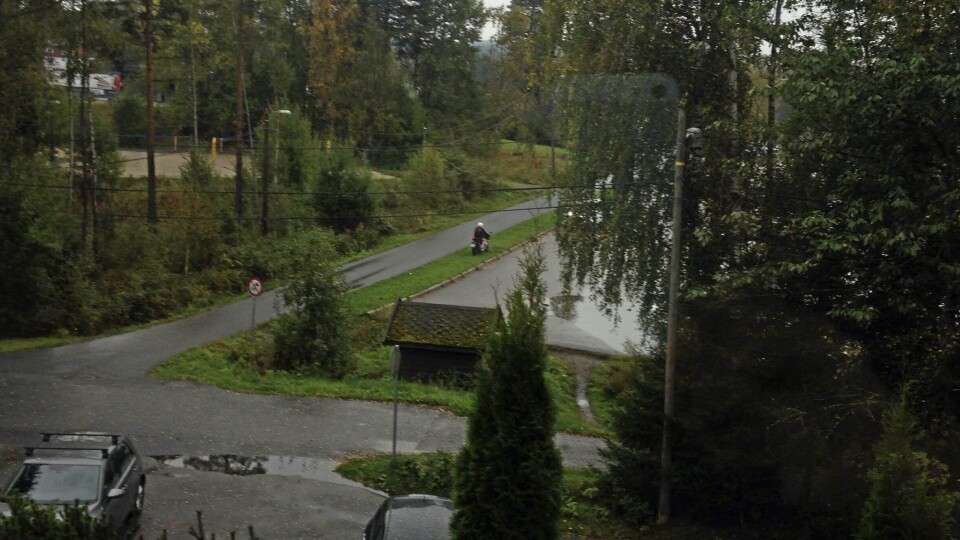 KJØRER ULOVLIG: Mopedistenes hassardiøse ferd på gang- og sykkelveiene på Sofiemyr vekker harme. KJØRER ULOVLIG: Mopedistenes hassardiøse ferd på gang- og sykkelveiene på Sofiemyr vekker harme.