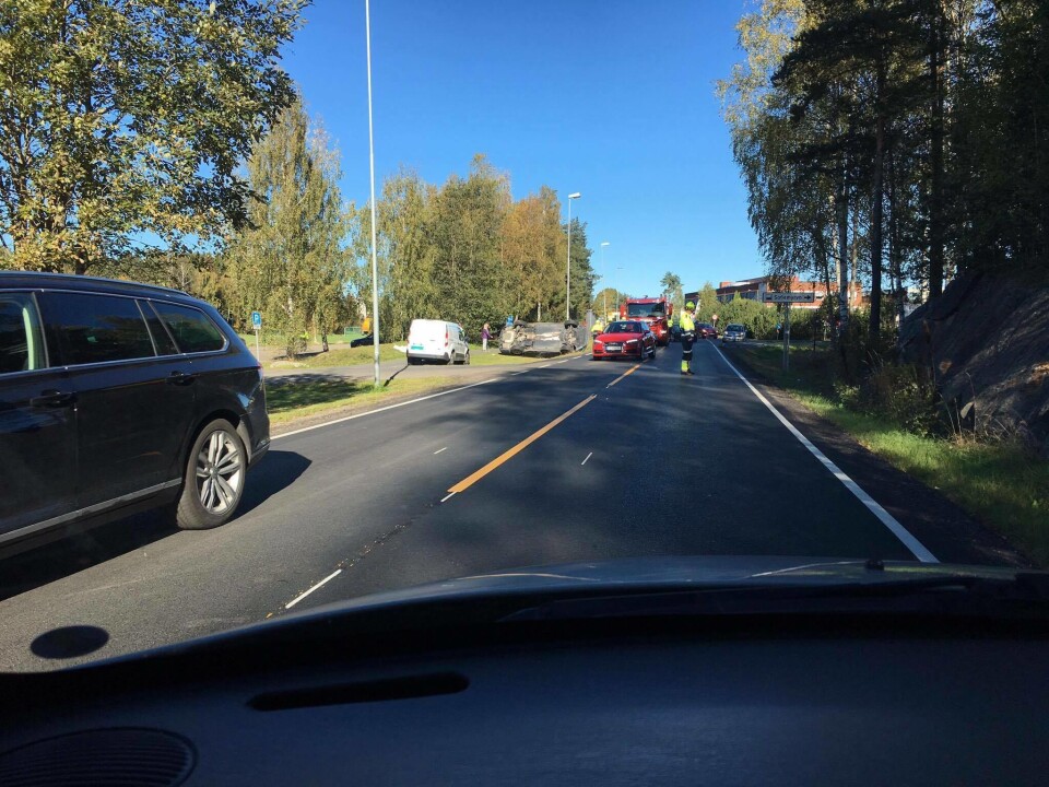 KUNNE GÅTT LANGT VERRE: Heldigvis gikk det forholdsvis godt i dette trafikkuhellet i Kongeveien på Sofiemyr. KUNNE GÅTT LANGT VERRE: Heldigvis gikk det forholdsvis godt i dette trafikkuhellet i Kongeveien på Sofiemyr.
