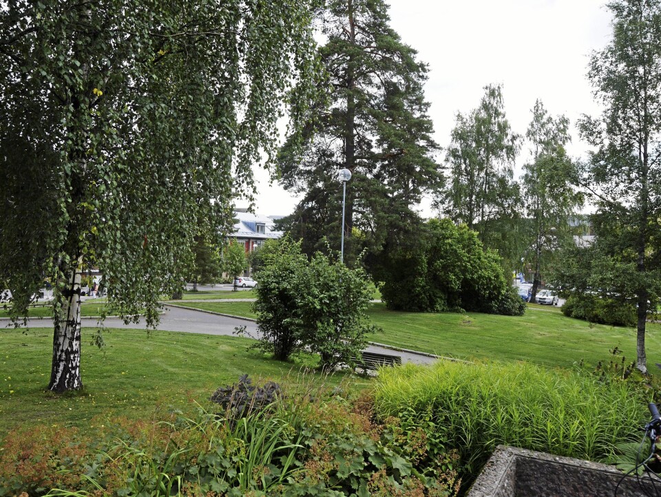 PARKANLEGG: Det er et flott parkanlegg rundt rådhuset. Foto: Yana Stubberudlien PARKANLEGG: Det er et flott parkanlegg rundt rådhuset. Foto: Yana Stubberudlien