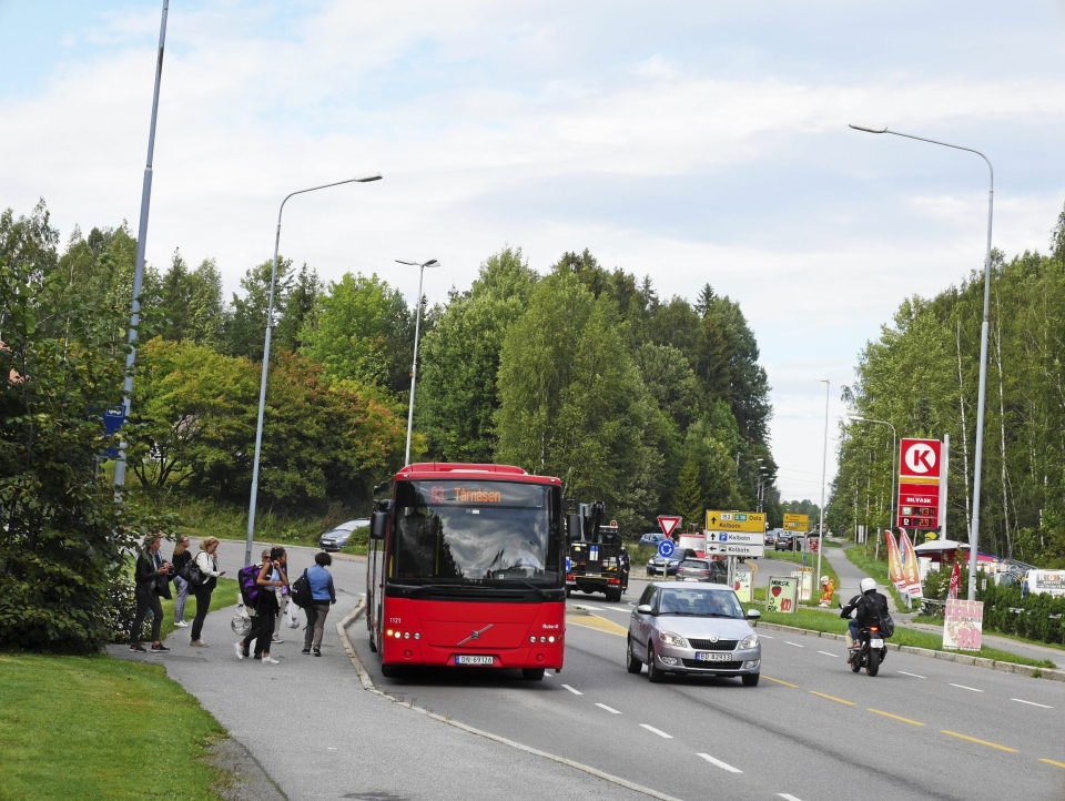 FOLKSOMT: Alle som tar 83-bussen og andre bussruter i Oppegård mot byen fremover må regne med ståplass og fulle busser.