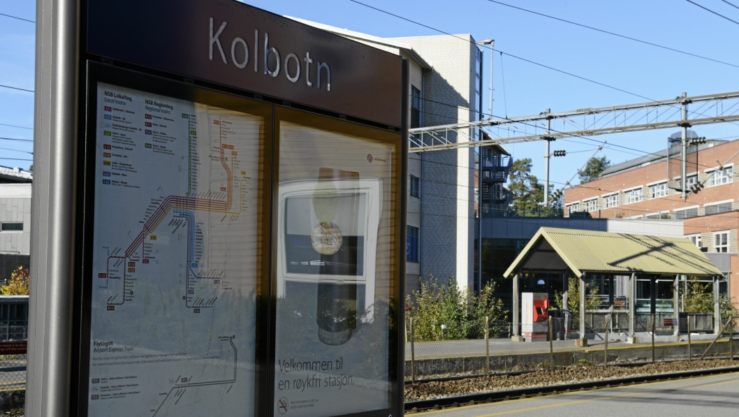 STILLE NEDE PÅ STASJONEN: Det går fortsatt ingen tog på Østfoldbanen.