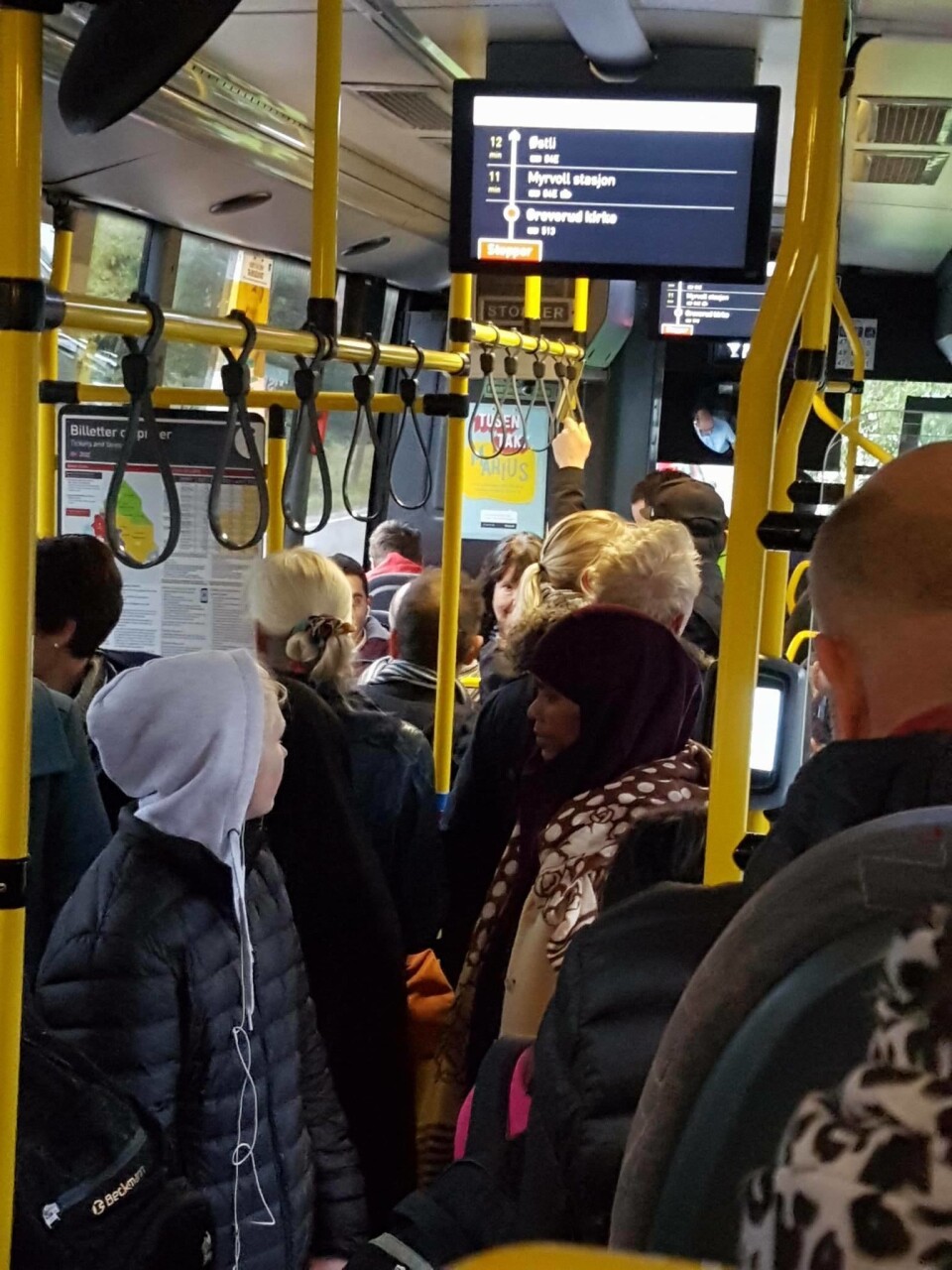 FULLSTAPPET: Det er trangt om plassen på bussene til og fra Oslo om dagen. FULLSTAPPET: Det er trangt om plassen på bussene til og fra Oslo om dagen.