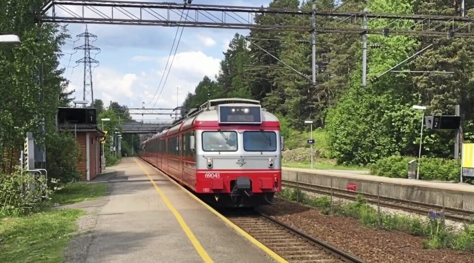 GÅR IGJEN FRA MANDAG: Togene vil være i rute som vanlig fra i natt, og da kan du igjen kjøre tog fra Myrvoll og de andre lokalstasjonene langs Østfoldbanen i Oppegård. GÅR IGJEN FRA MANDAG: Togene vil være i rute som vanlig fra i natt, og da kan du igjen kjøre tog fra Myrvoll og de andre lokalstasjonene langs Østfoldbanen i Oppegård.