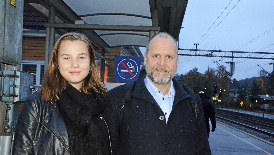 GLADE PENDLERE: Ingvild og Sverre Lunde storkoser seg med å ta tog igjen! GLADE PENDLERE: Ingvild og Sverre Lunde storkoser seg med å ta tog igjen!