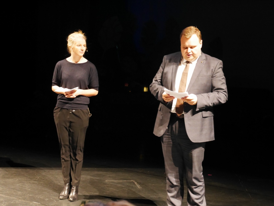 VAR TILSTEDE: Ida Lindrveit (Krf) og ordfører Thomas Sjøvold (H) holdt innlegg.