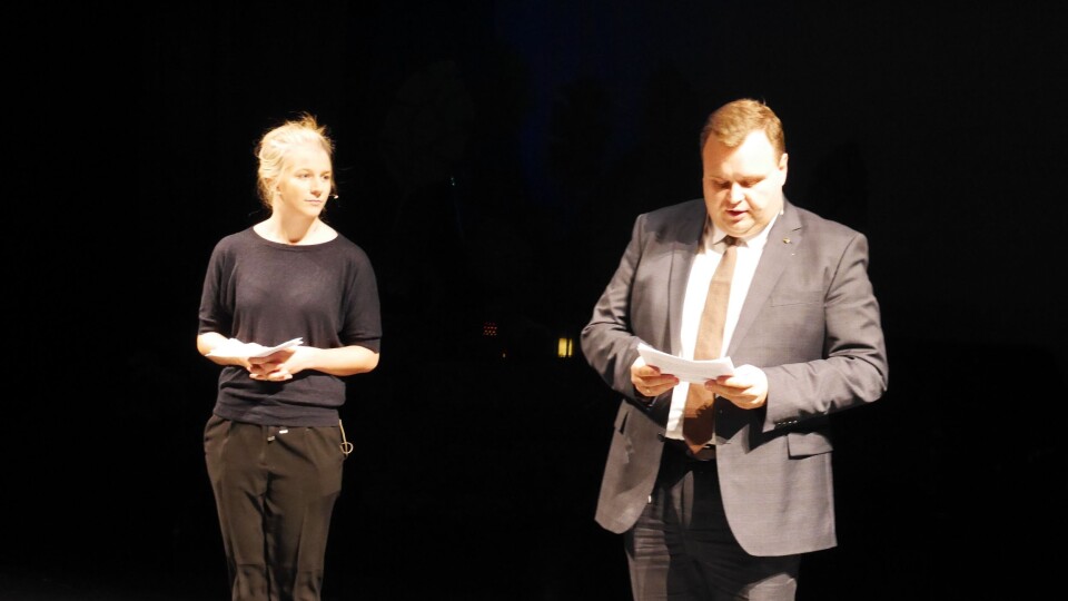 VAR TILSTEDE: Ida Lindrveit (Krf) og ordfører Thomas Sjøvold (H) holdt innlegg under informasjonsmøtet. VAR TILSTEDE: Ida Lindrveit (Krf) og ordfører Thomas Sjøvold (H) holdt innlegg under informasjonsmøtet.