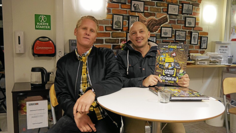 BOK-KAMERATER: Øyvind 'Vinni' Sauvik og Pekka Lundefaret har ståltro på den nye boken! BOK-KAMERATER: Øyvind 'Vinni' Sauvik og Pekka Lundefaret har ståltro på den nye boken!