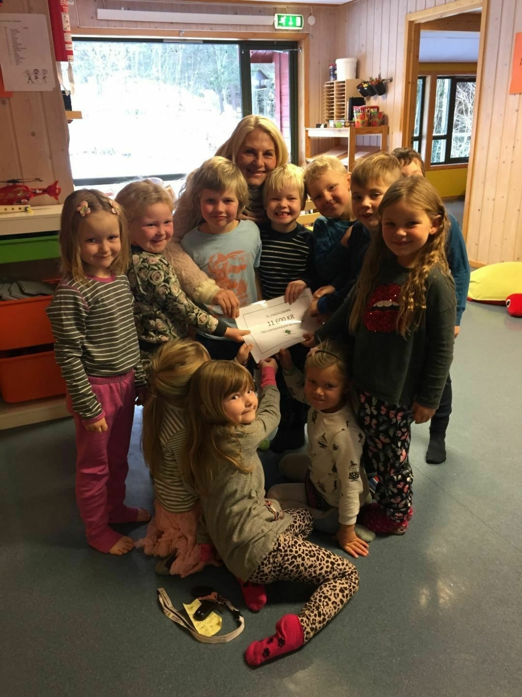 VELLYKKET INNSAMLING: Barna i Sofiemyråsen har all grunn til å være storfornøyde med solidaritetsaksjonen sin!