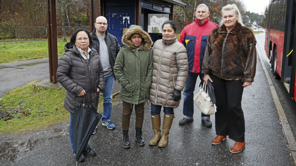 BER OM DIREKTE BUSS TIL KOLBOTN: Tessie Kristiansen, Shanicah Juarez, Maijorie Juarez, Emiliya Porada, Gluchy Rafal og Yaroslav Porada fra Oppegård har ingen direkte buss-forbindelse til Kolbotn per i dag. BER OM DIREKTE BUSS TIL KOLBOTN: Tessie Kristiansen, Shanicah Juarez, Maijorie Juarez, Emiliya Porada, Gluchy Rafal og Yaroslav Porada fra Oppegård har ingen direkte buss-forbindelse til Kolbotn per i dag.