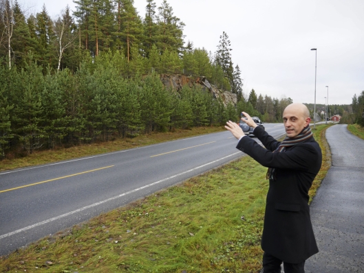 KLAR FOR Å SETTE I GANG: Kim Andre Moe, prosjektleder i JM Norge AS, gleder seg til å starte byggearbeidene i skogen på Myrvoll.