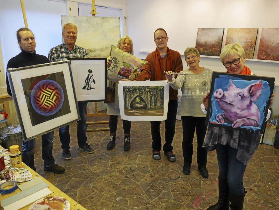KLARE TIL JULEÅPENT: Tom Eidsvold Larsen, Erik Gellein Næss, Anne Marit Melum, Georg Lederer, Aida Klavness og Kari Wang. KLARE TIL JULEÅPENT: Tom Eidsvold Larsen, Erik Gellein Næss, Anne Marit Melum, Georg Lederer, Aida Klavness og Kari Wang.