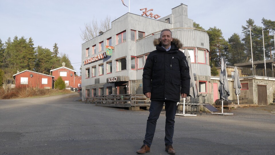 TAR OSS MED PÅ VISNING: Stig Reklev i Privatmegleren Kvadrat på Kolbotn gir oss en privat omvisning inne på Tyrigrava. TAR OSS MED PÅ VISNING: Stig Reklev i Privatmegleren Kvadrat på Kolbotn gir oss en privat omvisning inne på Tyrigrava.