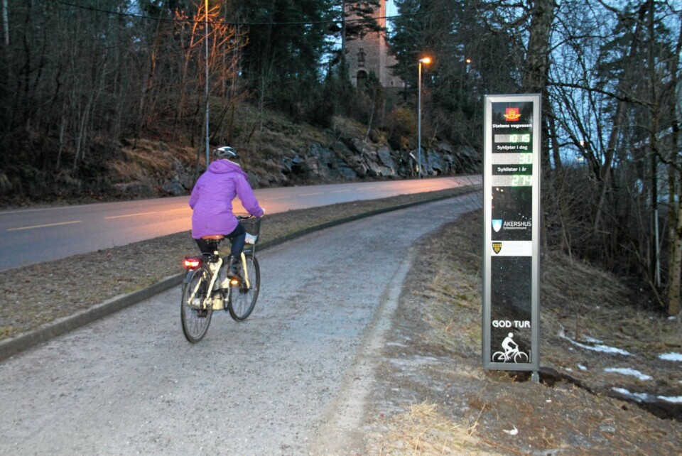 ET LYS I MØRKET: Også syklister må være flinke til å bruke lys for å bli sett i mørket. ET LYS I MØRKET: Også syklister må være flinke til å bruke lys for å bli sett i mørket.