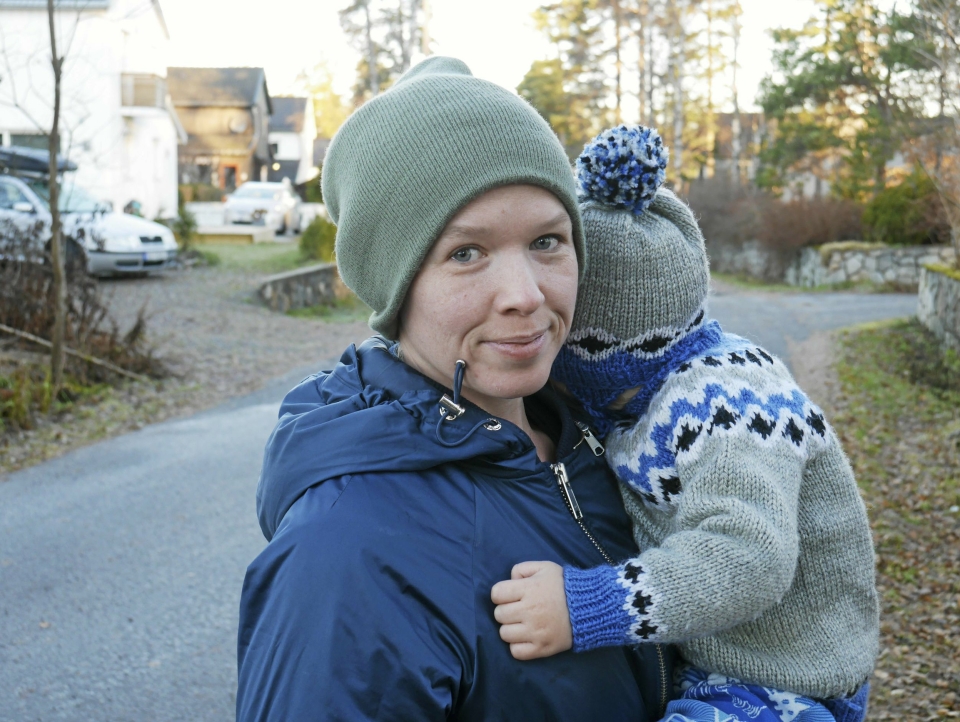 LIKER IKKE ASFALTMASSER I SKOGEN: – Det ser stygt ut nå, sier Silje Hammer (31). Her er hun sammen med sønnen Linus (2).