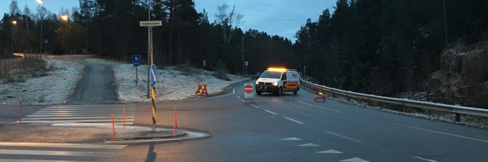 SPERRET: Gamle Mosseveien er akkurat nå sperret for trafikk.