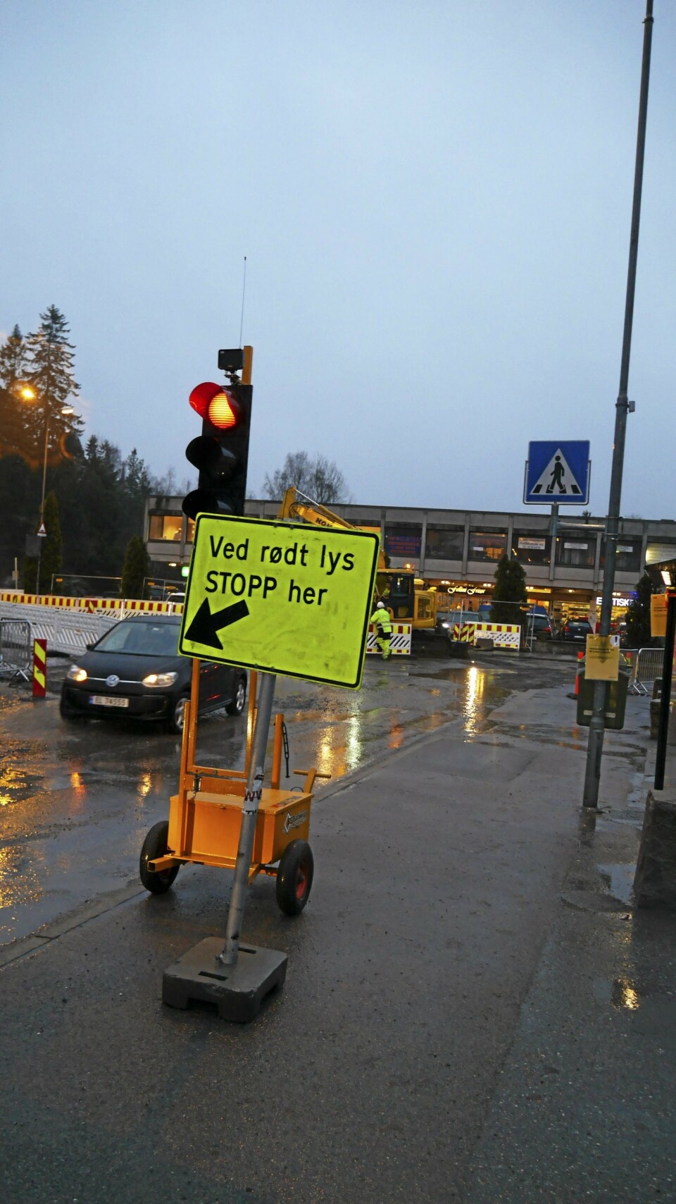 SJELDEN VARE: Nå har vi et 'halvpermanent' lyskryss. Det er sjelden vare på Kolbotn! SJELDEN VARE: Nå har vi et 'halvpermanent' lyskryss. Det er sjelden vare på Kolbotn!