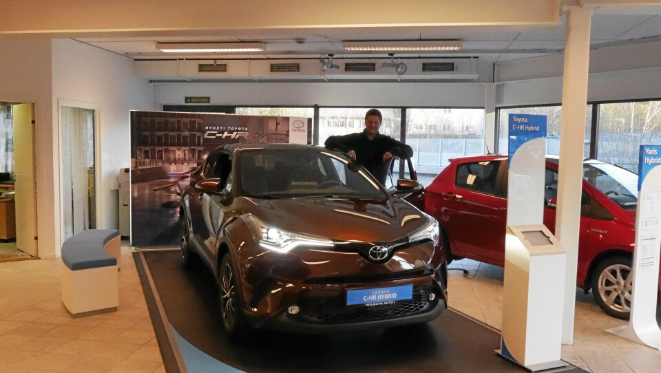 HAR TRUA:Salgssjef Jørgen Andreas Wulff hos Kolbotn Auto hadde et knallår i fjor, og tror blant annet at nyheten C-HR, som du ser her, kommer til å gi et enda bedre Toyota-år i 2017. HAR TRUA:Salgssjef Jørgen Andreas Wulff hos Kolbotn Auto hadde et knallår i fjor, og tror blant annet at nyheten C-HR, som du ser her, kommer til å gi et enda bedre Toyota-år i 2017.