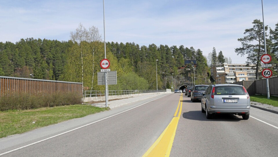 MYE TRAFIKK: Stadig oftere har man følelsen av trafikk-kork på Kolbotn. Innsender av dette debattinnlegget mener derfor at man ikke blankt skal avvise forslaget om bompenger lokalt. MYE TRAFIKK: Stadig oftere har man følelsen av trafikk-kork på Kolbotn. Innsender av dette debattinnlegget mener derfor at man ikke blankt skal avvise forslaget om bompenger lokalt.