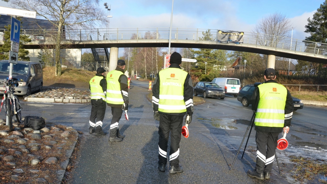 KONTROLLERTE: Statens vegvesen avholdt kontroll på Sofiemyr stadion torsdag 26. januar. Flere ble tatt og bøtelagt!