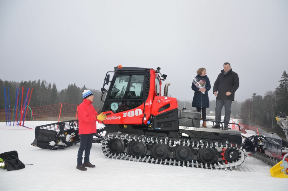 HERLIG MASKIN: Slik ser den nye løypemaskinen ut! Skiforeningen Sørmarka får nå nye og bedre muligheter til å lage spor, takket være Bergesenstiftelsen og Oppegård og Ski kommuner.