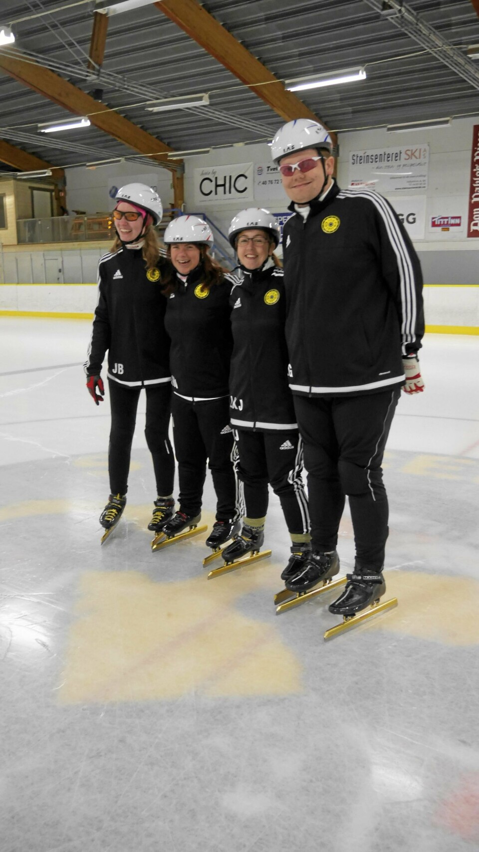 PÅ TRENING: Mye trening ligger bak resultatene. Denne gjengen har tilsammen klart å kjempe til seg over 240 medaljer i norske- og internasjonale stevner i løpet av sin karriere.