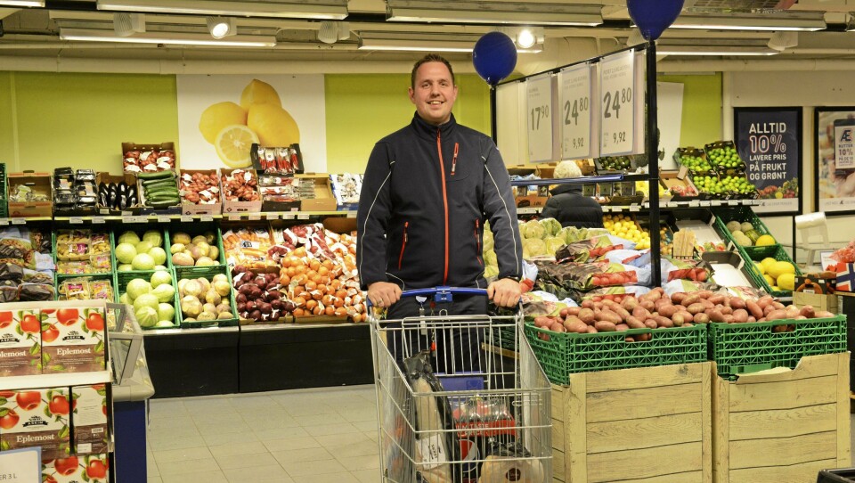 MANGE HANDLEVOGNER: Kundene på Rema 1000 Sofiemyr har fylt mange handlevogner i januar. Butikken omsatte for 11,5 millioner kroner forrige måned. MANGE HANDLEVOGNER: Kundene på Rema 1000 Sofiemyr har fylt mange handlevogner i januar. Butikken omsatte for 11,5 millioner kroner forrige måned.