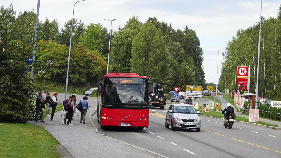 JA, VI ELSKER Å KJØRE KOLLEKTIVT: Aldri før har vi reist så mye kollektivt som nå! JA, VI ELSKER Å KJØRE KOLLEKTIVT: Aldri før har vi reist så mye kollektivt som nå!