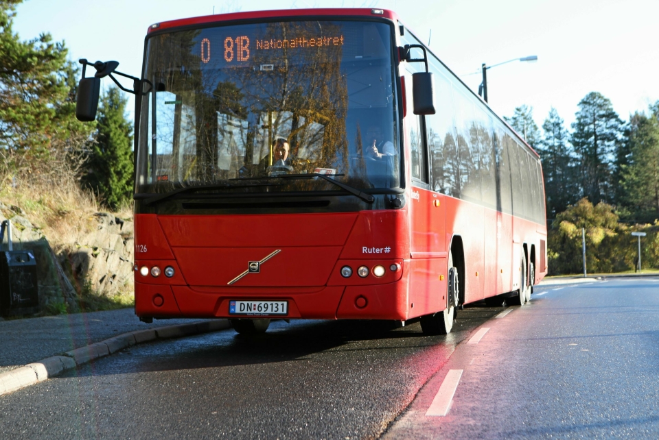 RØD OG POPULÆR: Bussen står for en stor del av kollektivreisene i Oppegård.