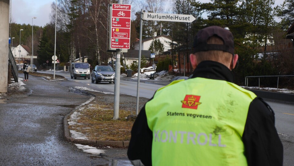 FIKK LAPP: Åtte mangellapper og fire avskiltete biler ble resultatet av tre timers trafikkkontroll på Sofiemyr. FIKK LAPP: Åtte mangellapper og fire avskiltete biler ble resultatet av tre timers trafikkkontroll på Sofiemyr.