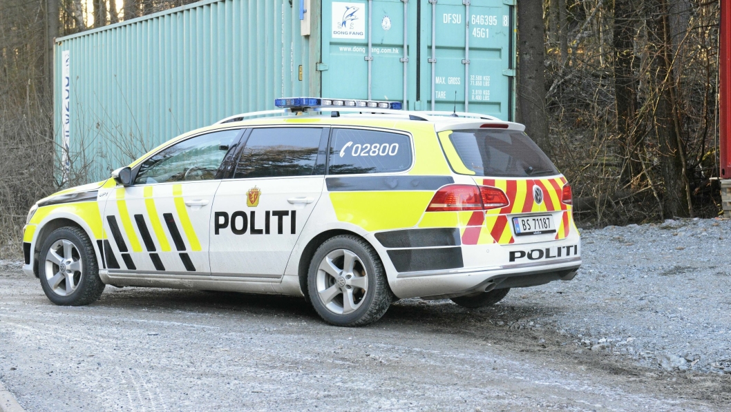 BILULYKKE: Politiet og brannvesen rykket ut til en ulykke i Eienervein på Sofiemyr i 12.30-tiden, mandag 13. mars.