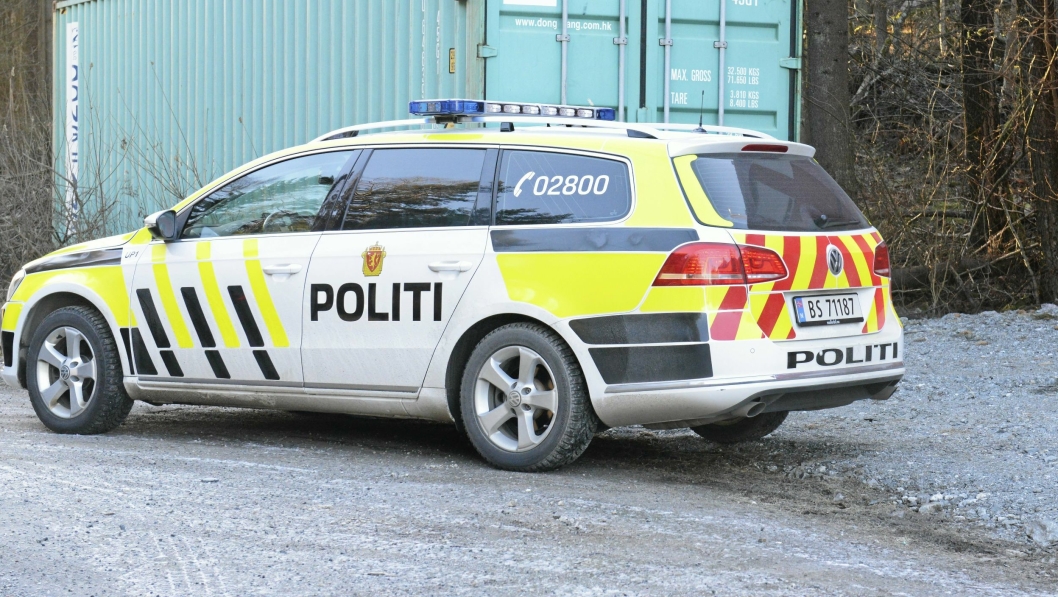 DØRSELGERE: Politiet advarer mot dørselgere i Ås, og ønsker vinter til et innbrudd i Son.
